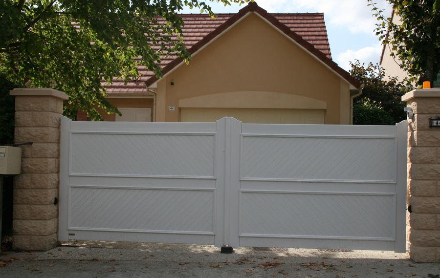 Nos modèles de portails PVC à ST SULPICE