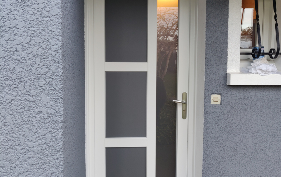 Notre gamme de portes d'entrée en PVC CLASSIQUE et PVC CONTEMPORAINE à ST SULPICE